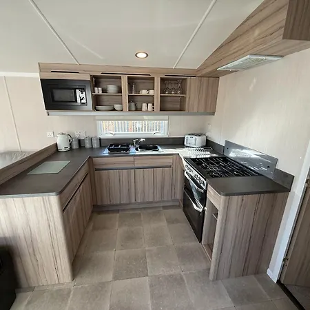 Starling With Hot Tub At Brickyard Lakes Prázdninový dům Amotherby